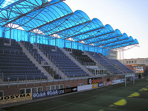 Ocelová konstrukce včetně opláštění  tribuny fotbalového stadionu v Mladé Boleslavi